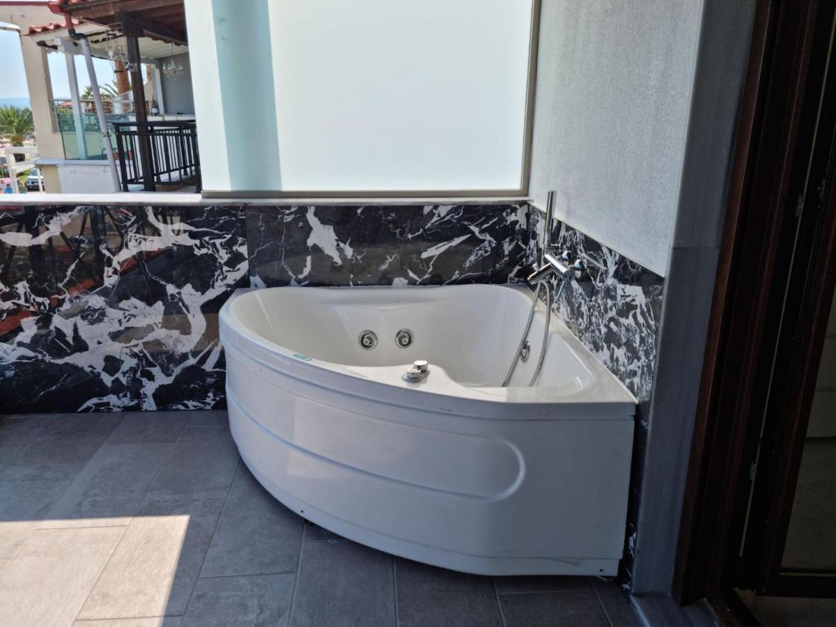 Lux Suite Sea Front Avra Pefkochori Exterior foto
