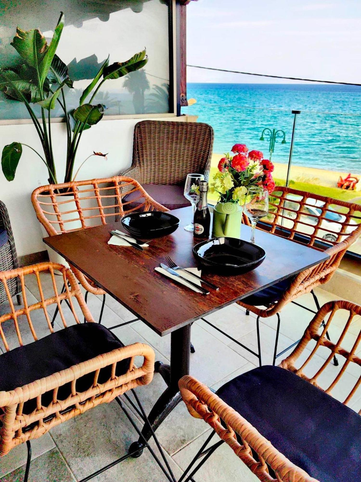Lux Suite Sea Front Avra Pefkochori Exterior foto