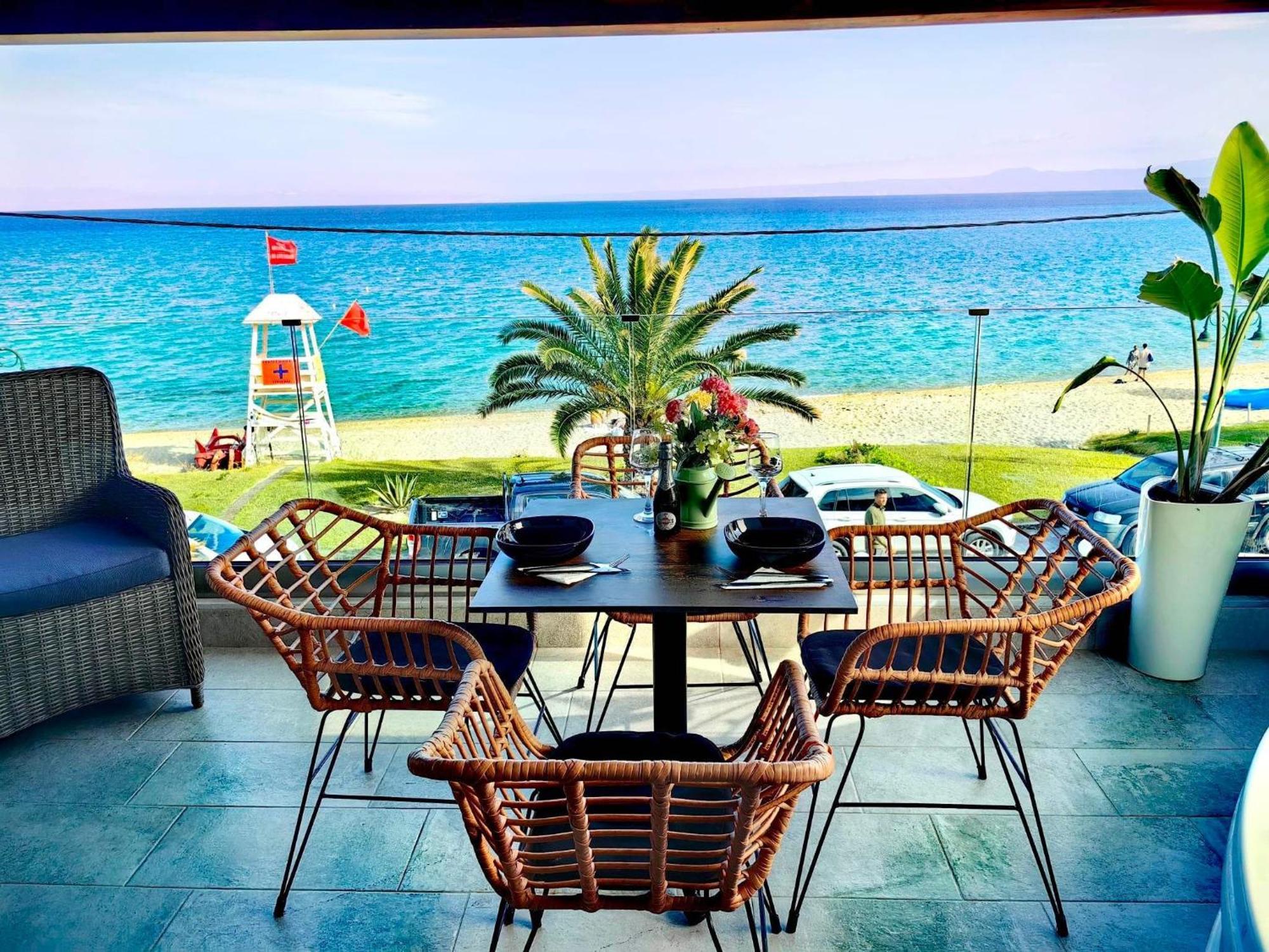 Lux Suite Sea Front Avra Pefkochori Exterior foto